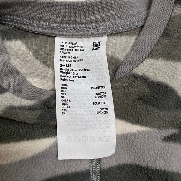5/25$ UNIQLO onesie - Picture 2 of 2